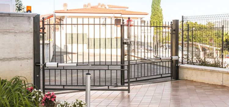 best swing gate repair in Winnetka