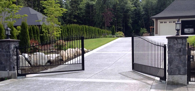 Winnetka Uphill Swinging Driveway Gate Repair